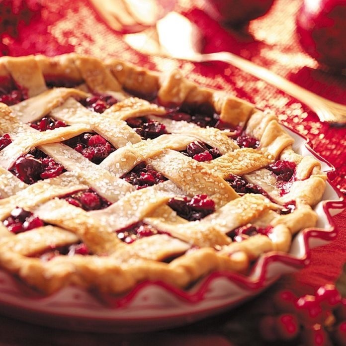 cranberry raspberry pie 01.jpg
